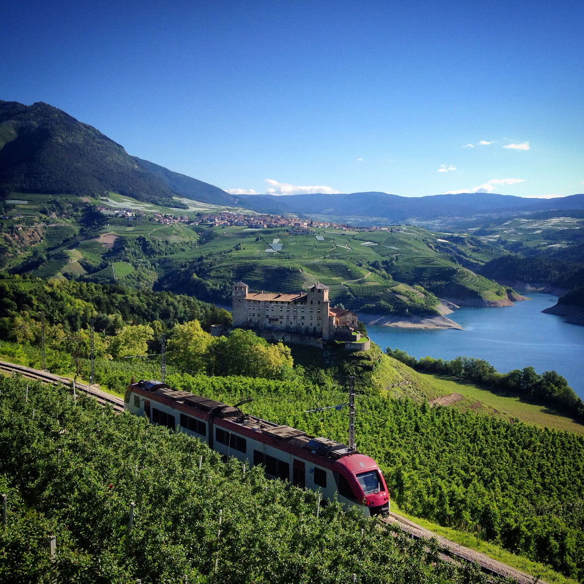 In treno fra i castelli del Trentino