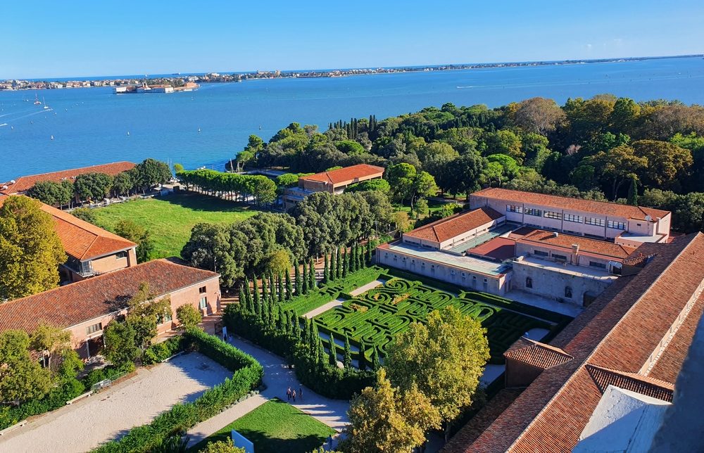 venezia_giardini-reali_shutterstock-aspect-ratio-689-444