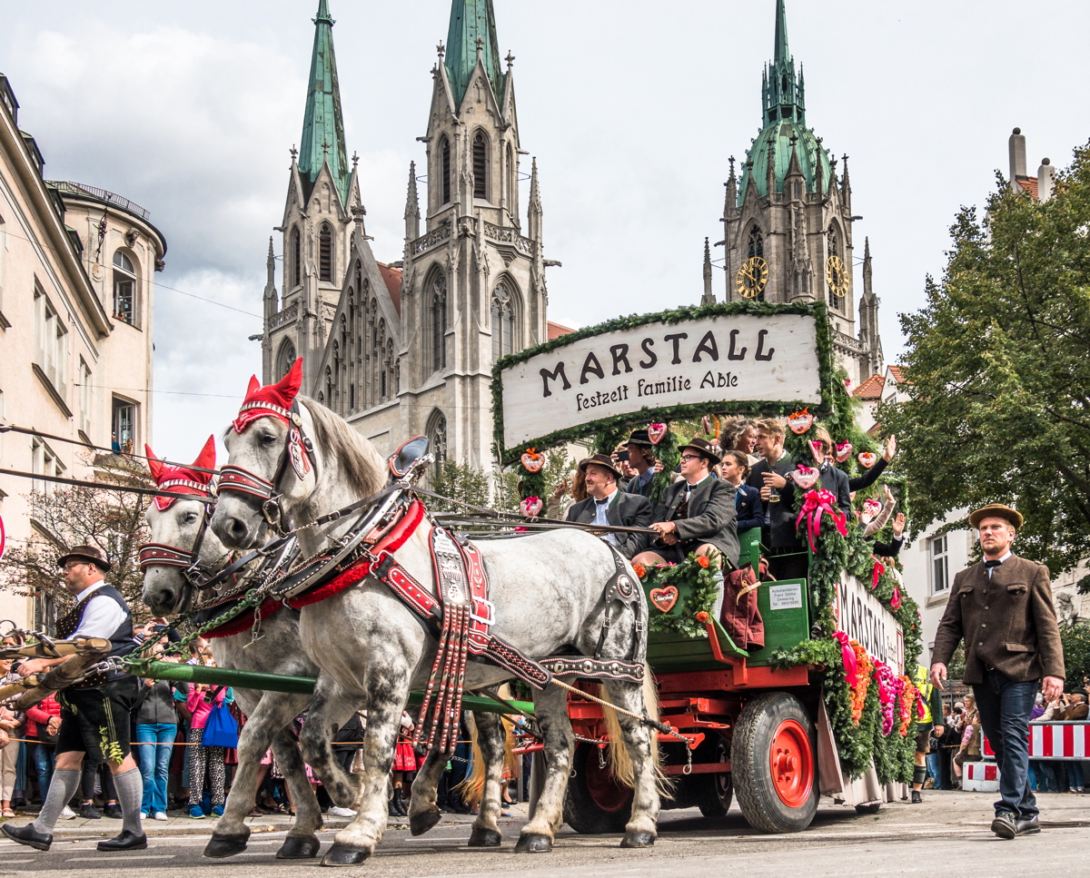 La parata inaugurale dell'Oktoberfest a Monaco.