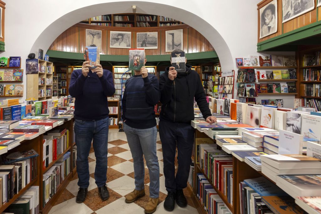 I librai della libreria Minerva. Foto di Agnese Divo.